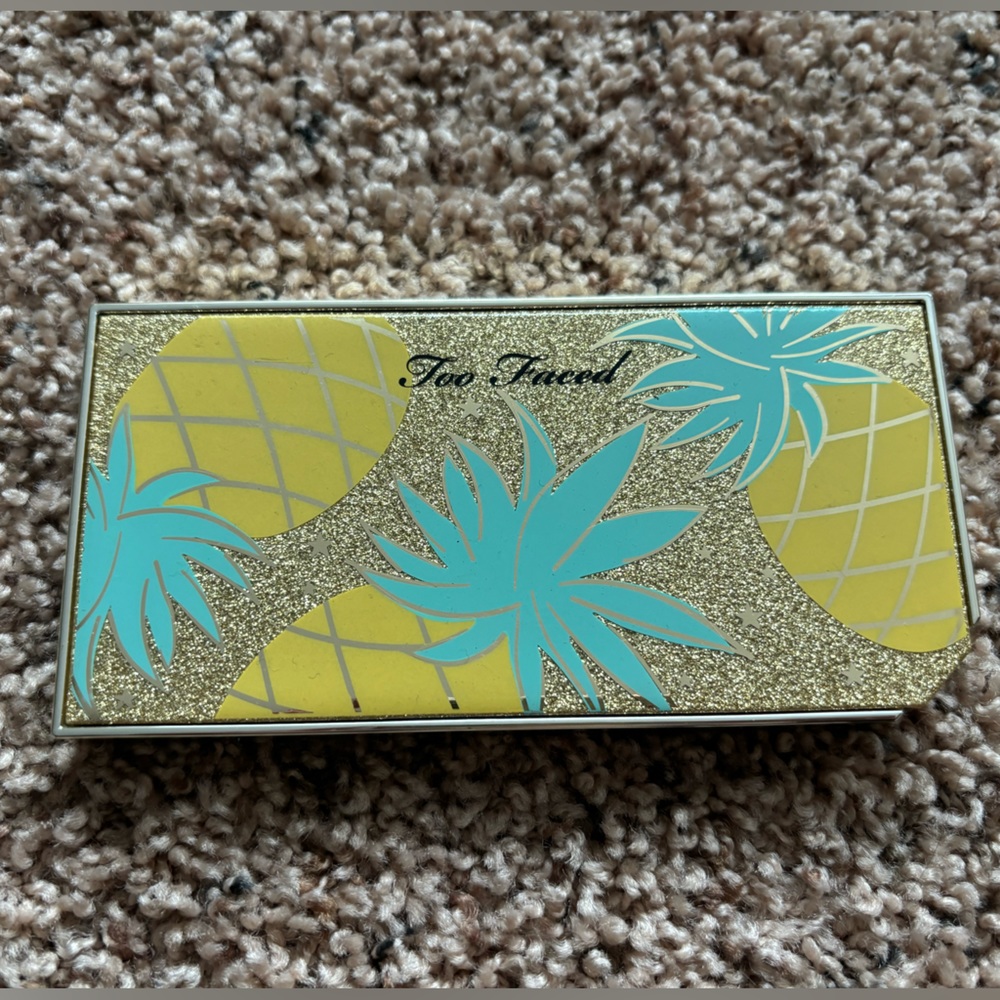 Too faced eyeshadow pallette